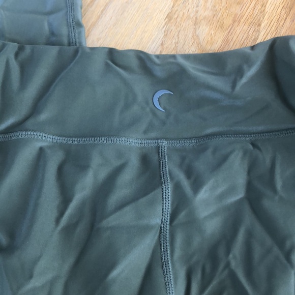 ZYIA olive green 7/8th length metallic compression leggings D2 - Picture 7 of 7